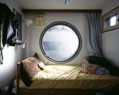 荒废的日本另类房屋胶囊塔
