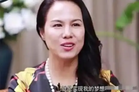 开庭诡异细节,凸显郑爽的魔鬼人格,但心理学家说,郑爽被pua
