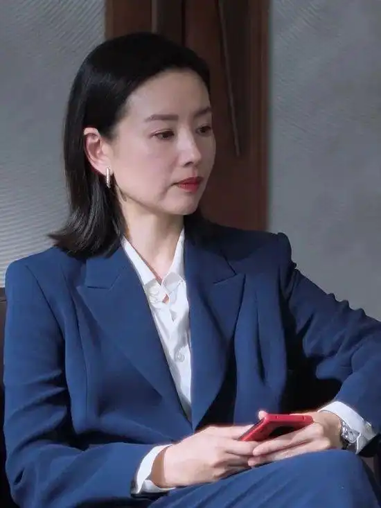 董洁把自己的私服搬进不完美受害人了
