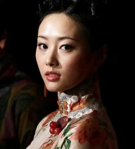 赵丽颖好友谋女郎出身,人美戏好却不红,如懿传她会逆袭吗
