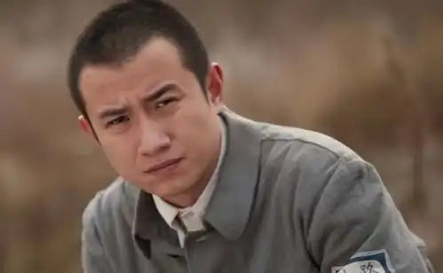 同样是演周卫国,将文章和张若昀放在一起,两者的差距却不言而喻
