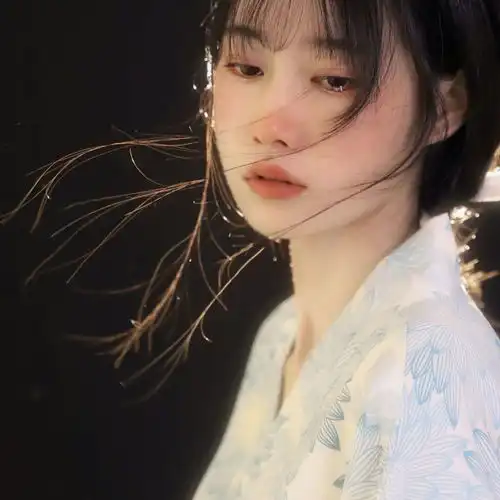 女生头像恋爱太极端,单身保平安
