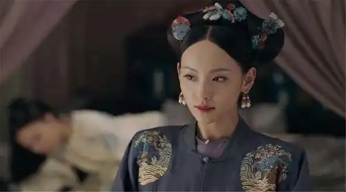 乾隆出身最高的妃子,比乾隆小37岁,深受帝王宠爱,却被连降两级