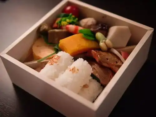 日本学校没食堂吗为什么大家都吃便当呢
