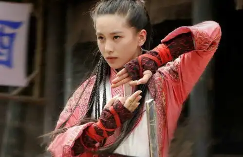 金鹰女神谁发展最差赵丽颖超一线,唐嫣成老板,她却只能当网红
