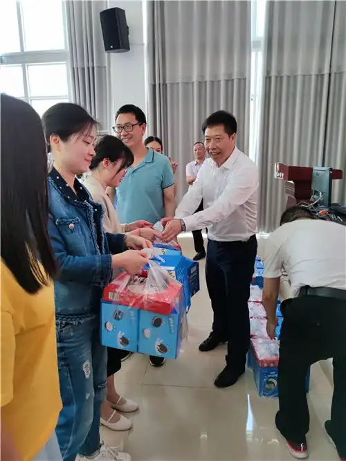 江油市领导深入高中学校慰问高三教师

