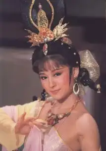 68岁潘迎紫古装剧照曝光,武则天霸气,小龙女娇俏
