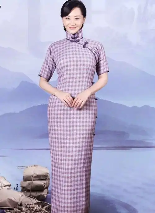 许晴新造型也太美了穿民国服饰太自信,温婉形象美得动人
