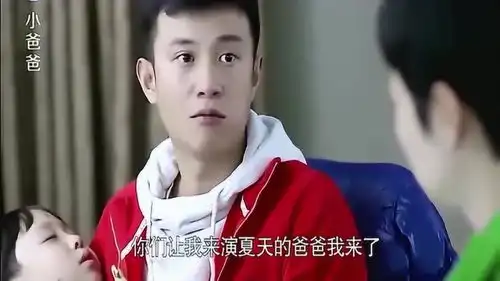 小爸爸于果参加庆功宴,还要打包带走,李三妹看不下去了
