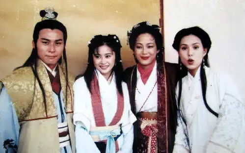 97版天龙八部主演重聚,22年弹指一挥间,钟灵冻龄依旧美艳
