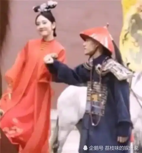 张一山的鹿鼎记剧照曝光,搀扶建宁,那贱贱的样子就让人期待
