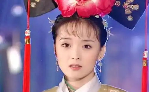 王艳儿子变帅,两三万零花钱,住故宫旁豪宅,透露家庭成员地位
