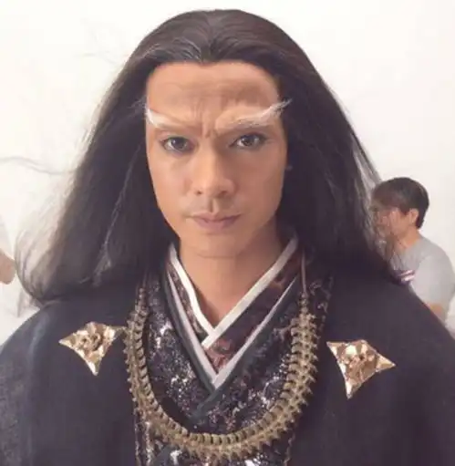 还记得花千骨的单春秋吗以为他是大叔,当他卸妆后竟比小鲜肉还迷人
