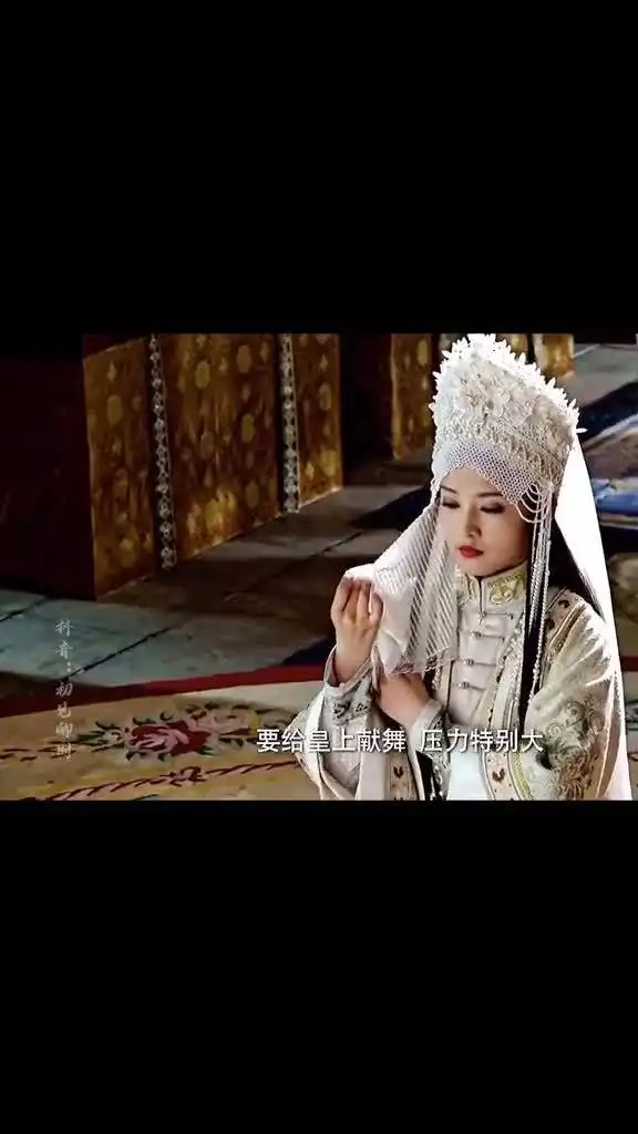 如懿传如懿传花絮李沁饰演的寒香见,有一种冷冷的美,怪不得皇上着迷
