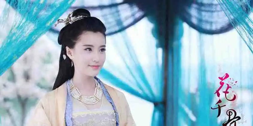美女欣赏推网红演员鲍天琦剧照写真
