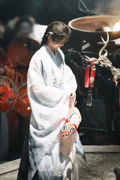成毅李一桐狐妖小红娘王权篇最新剧照曝光,绝美场景引热议
