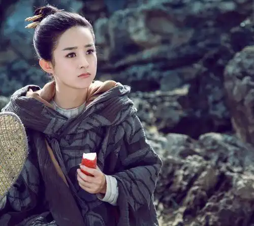 人气女星谁成就更高杨幂作品多,杨紫质量高,赵丽颖名利双收
