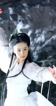 刘亦菲舞剑,漂亮来自于神雕侠侣剧照
