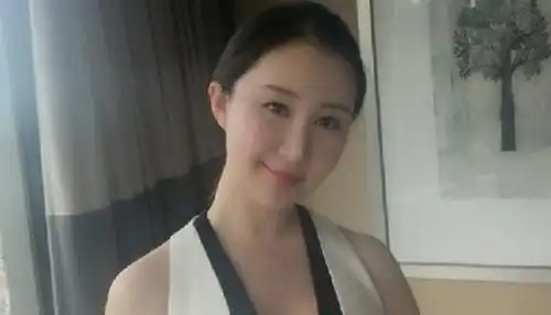 舒畅出生5个月被父弃养,母亲给人做饭供我,出了名父亲来认亲

