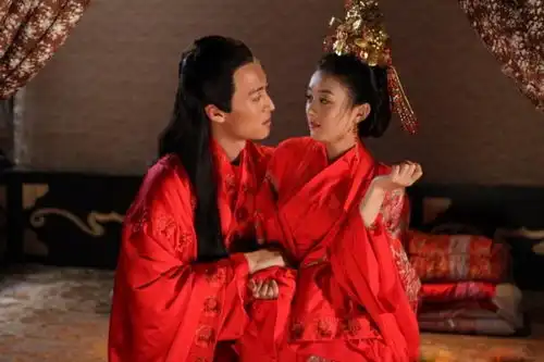 古代洞房轶事,新婚夜掰不开老婆双腿
