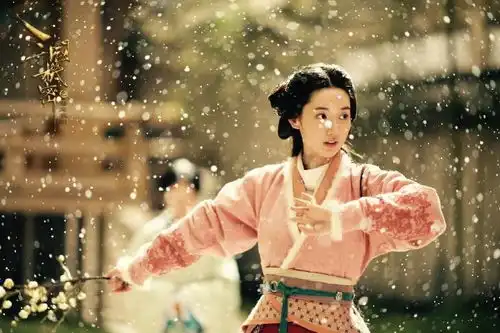 马天宇身边美女如云,万茜更靠在他胸前,这是在拉仇恨吗