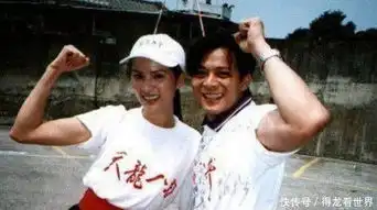 97版天龙八部幕后剧照乔峰剔牙,段誉超帅,美人让人怀念
