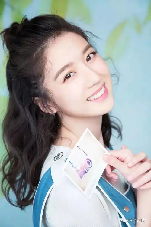 许鞍华导演的苹果女孩终成长,耍帅卖萌变换不同风格丨f000098李凯馨
