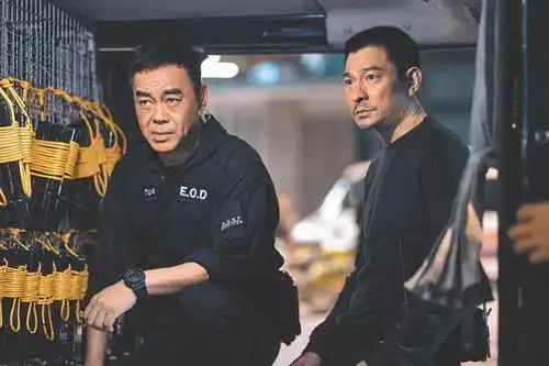 刘德华刘青云拆弹2再合作难忘吊8层楼高
