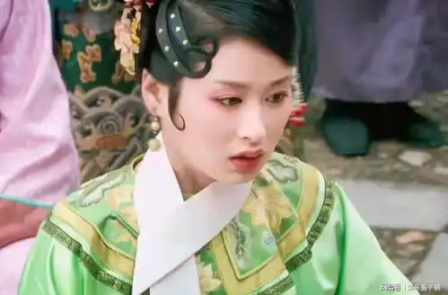 甄嬛传后宫佳丽再聚首,华妃蒋欣独享尊位,唐艺昕少女感十足
