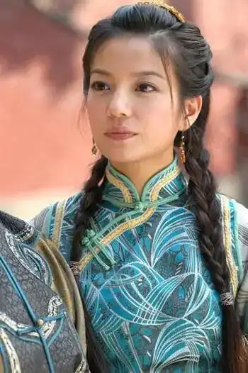 那些扎着麻花辫的民国美人,董洁经典,唐嫣杨幂娇俏,都不如她美