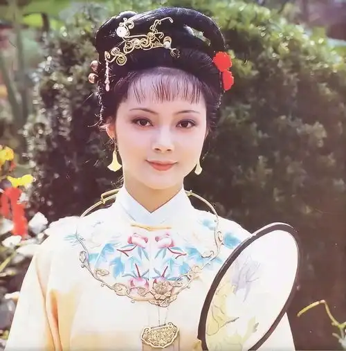 八七版红楼梦薛宝钗剧照
