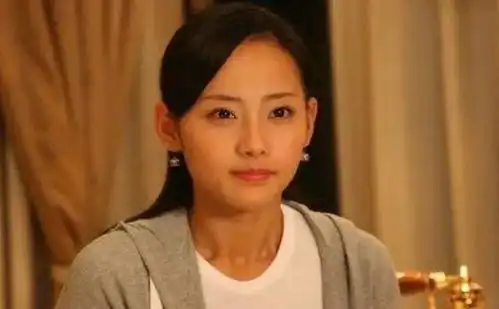 幸运的张嘉倪9岁北漂嫁王思聪好友,如今被宠成公主惹人羡
