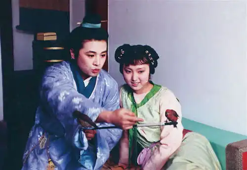 红楼梦贾珍让贾蔷自立门户,不是惧怕流言蜚语,而是怕贾蔷抢贾蓉的家产
