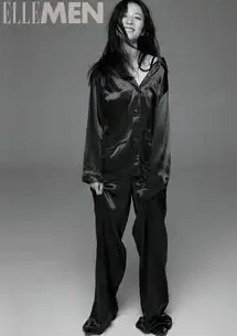 周雨彤黑白杂志大片曝光演绎暗黑系少女的束缚