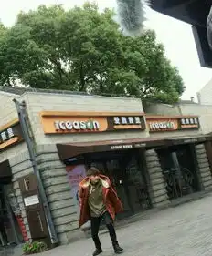 组图谈判官曝路透照杨幂黄子韬有说有笑
