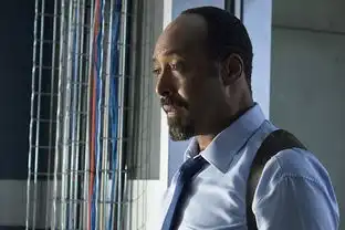 组图闪电侠绿箭交叉集剧照绿红联手
