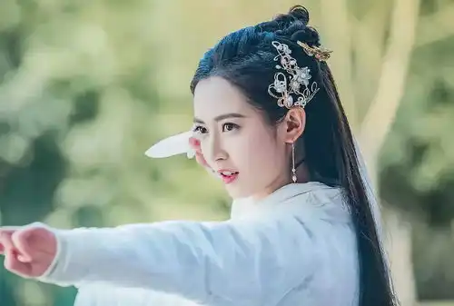 五版赵敏盘点,黎姿贾静雯陈钰琪各个美若天仙,谁最有少女感
