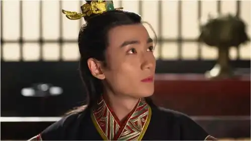芈月传朱一龙含着糕点一脸委屈巴巴的样子,真的是好可爱
