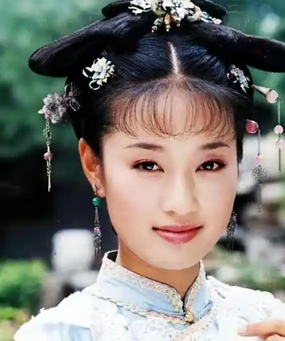 事实证明,和文章离婚后的马伊琍,早已走上了另一条人生大道
