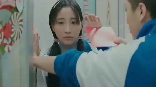 你好,旧时光徐志强壁咚送辛锐礼物,平安夜唯一的礼物是还是侮辱
