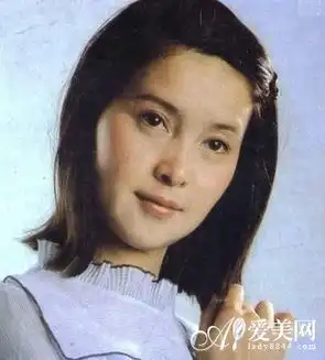 亲妈你太狠李小璐妈妈旧照秒杀女儿

