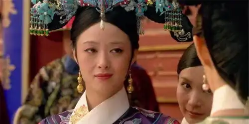 甄嬛传甄嬛与华妃必然成为敌人,因为甄嬛一开始就看不起华妃
