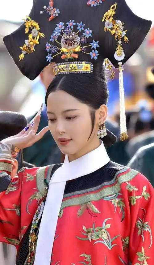 如懿传中,她做尽坏事,但却深受乾隆宠爱,死后还与乾隆合葬
