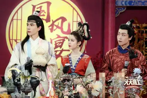 唐宫夜宴小姐姐打卡天天向上,国乐全新演绎你好,李焕英金曲

