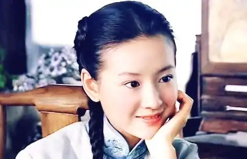 清纯型顶级美女,是功夫里的黄圣依,还是金粉世家的董洁
