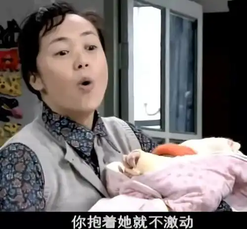 女儿生了孩子,母亲却不高兴,这么年轻就当姥姥了
