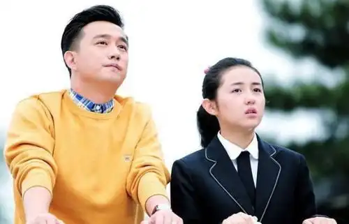 张子枫妹妹快跑干爹黄磊直言我要打死他,全网反对他们恋爱