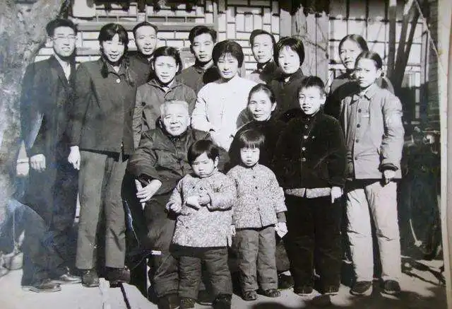 金粉世家剧照张恨水