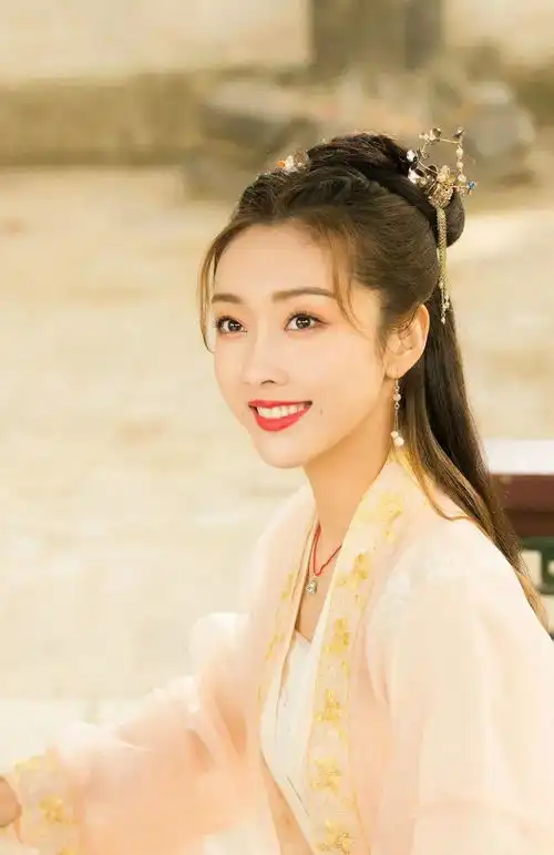 宣璐收到了来自义父何晟铭的小金人
