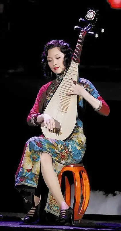 成谋女郎的明星,李纯出演金陵十三钗,她走向了导演之路
